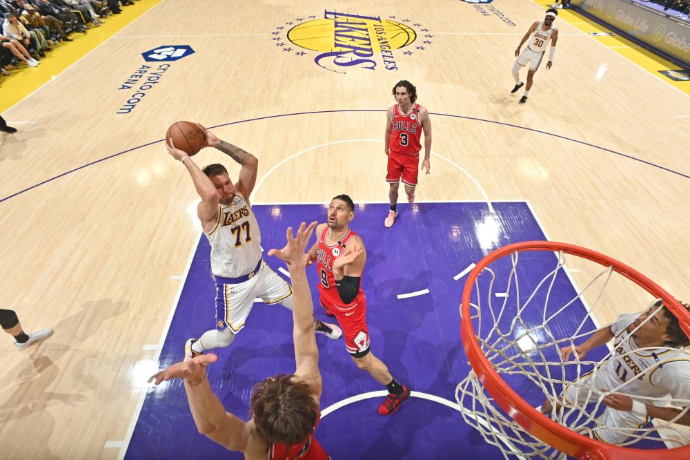 记者：富安健洋已与阿贾克斯就一份短期合同达成一致